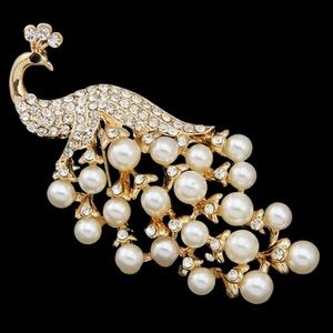 ✨Stunning Peacock Brooch with Pearls